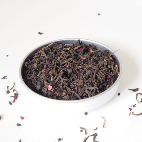 Large loose leaf tea and rose petals, this is Rose Congou Loose Leaf Tea from Teaspoon Tea Co. The loose leaf tea is large black rolled tea and it looks beautiful with red Rose petals mixed in.