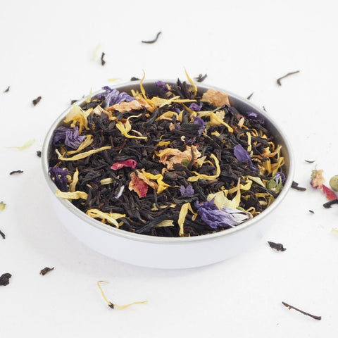 Blue Lady Tea is a very pretty and very tasty Loose Leaf Tea from Teaspoon Tea Co.  A flavoured tea with lots of colourful flower petals like Marigold, Sunflower and cornflower, flavoured with grapefruit.